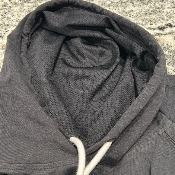 2/25 Size S Under Armour short sleeve hoodie - Picture 9 of 11